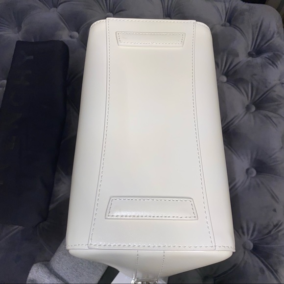 New Givenchy Mini Antigona Ivory Lock bag in box leather - Picture 7 of 7